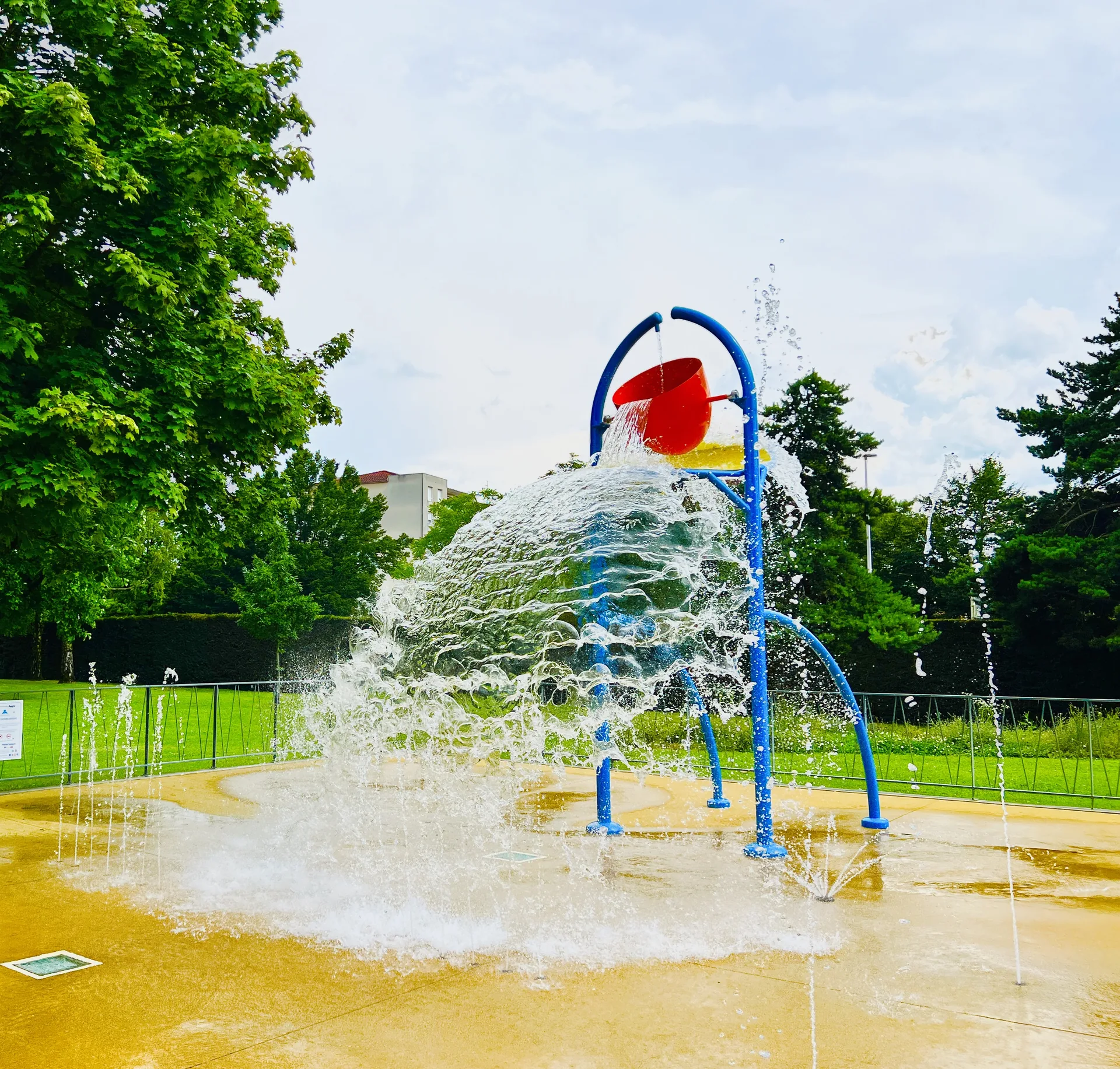 Aire de jeux d'eau rénovée du Château Bleu