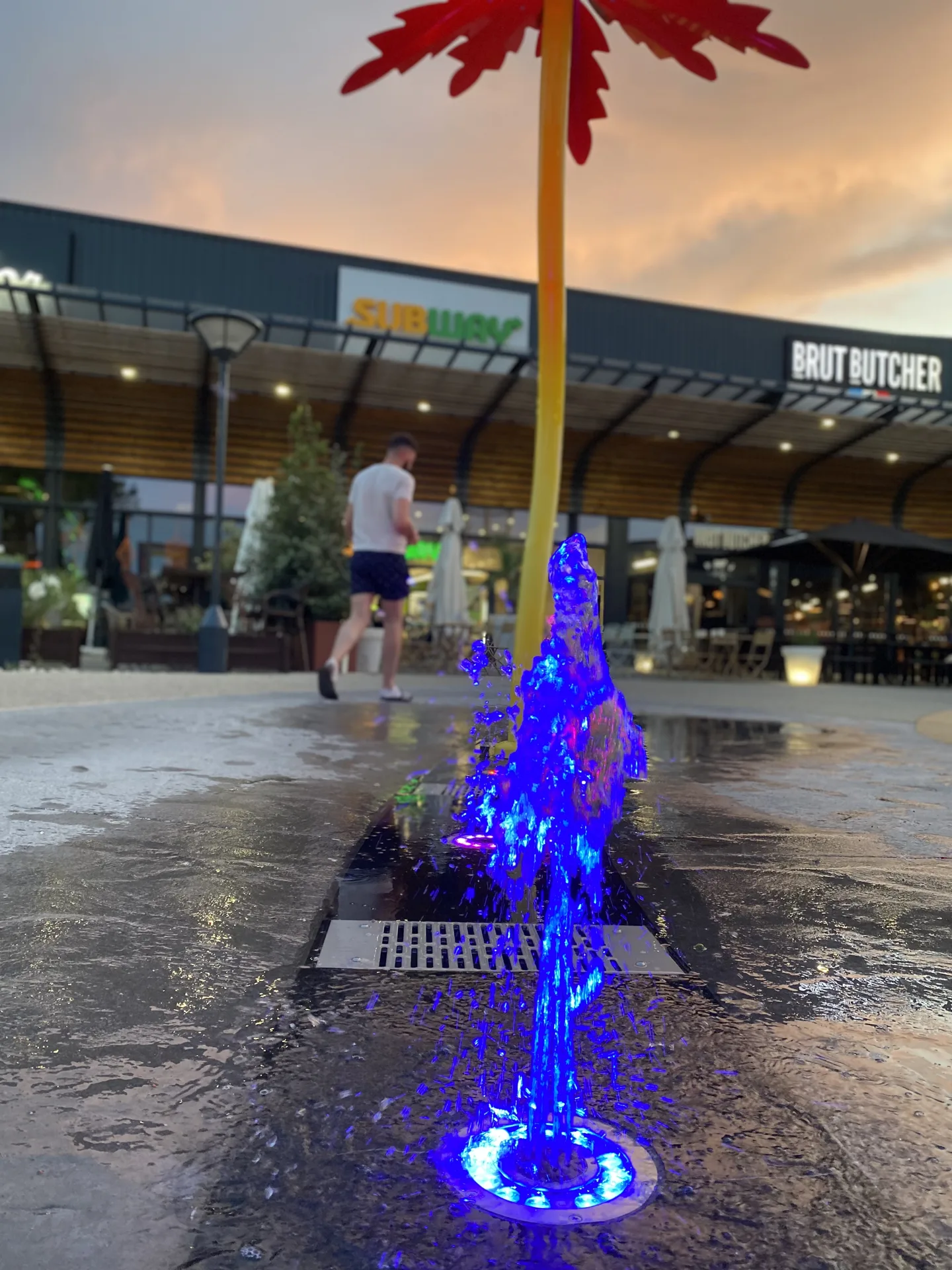 Scénographie nocturne · Le Pontet