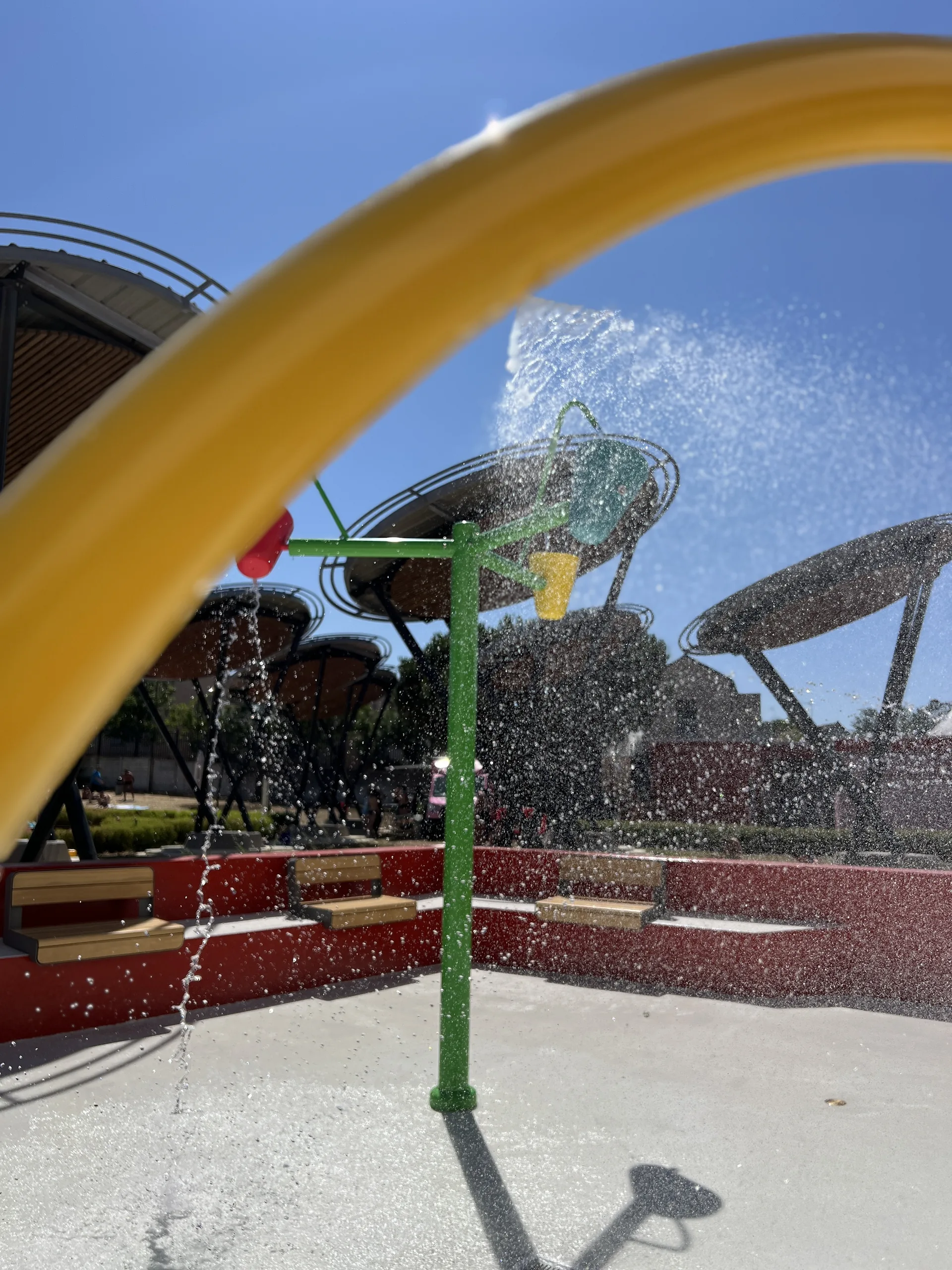 Arche de jets du centre aquatique Les
