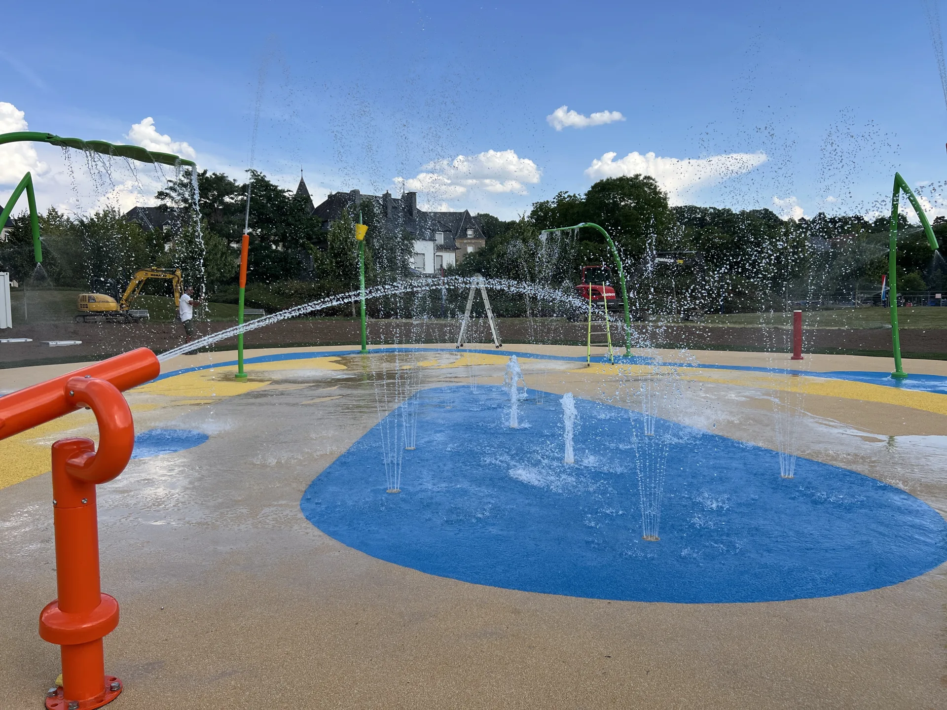 Arche d'eau et jets de sol du splash p