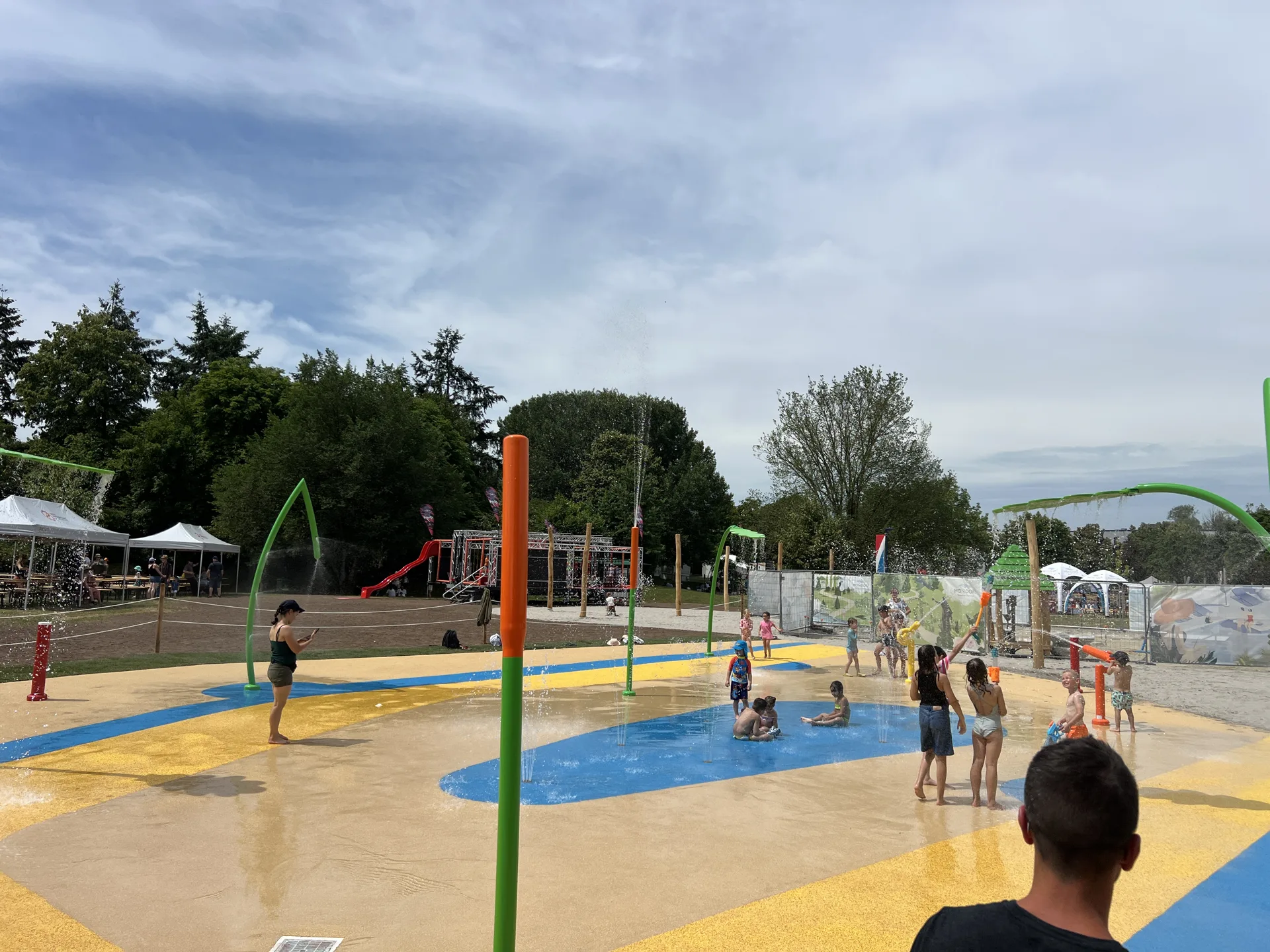 Structures et jets du splash park de M