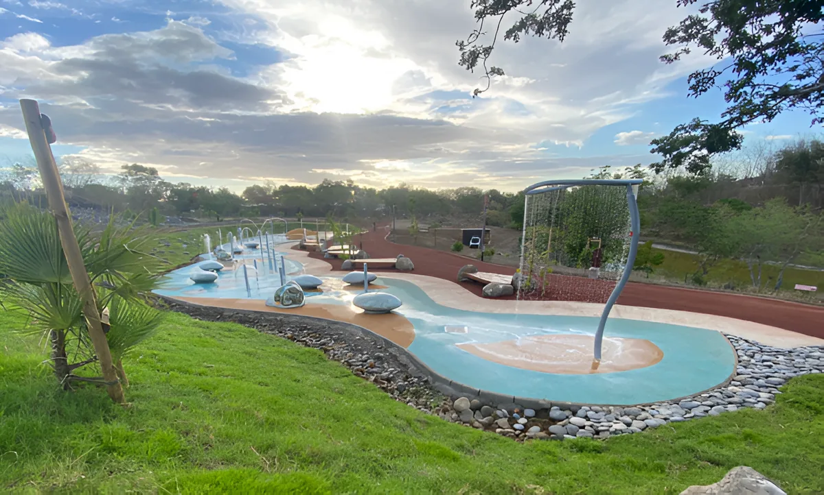 Aire de jeux d'eau du Parc Boisé · Le Port